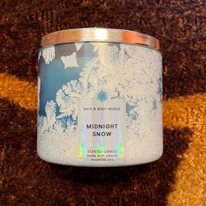 Bath & Body Works Midnight Snow 3 Wick Candle